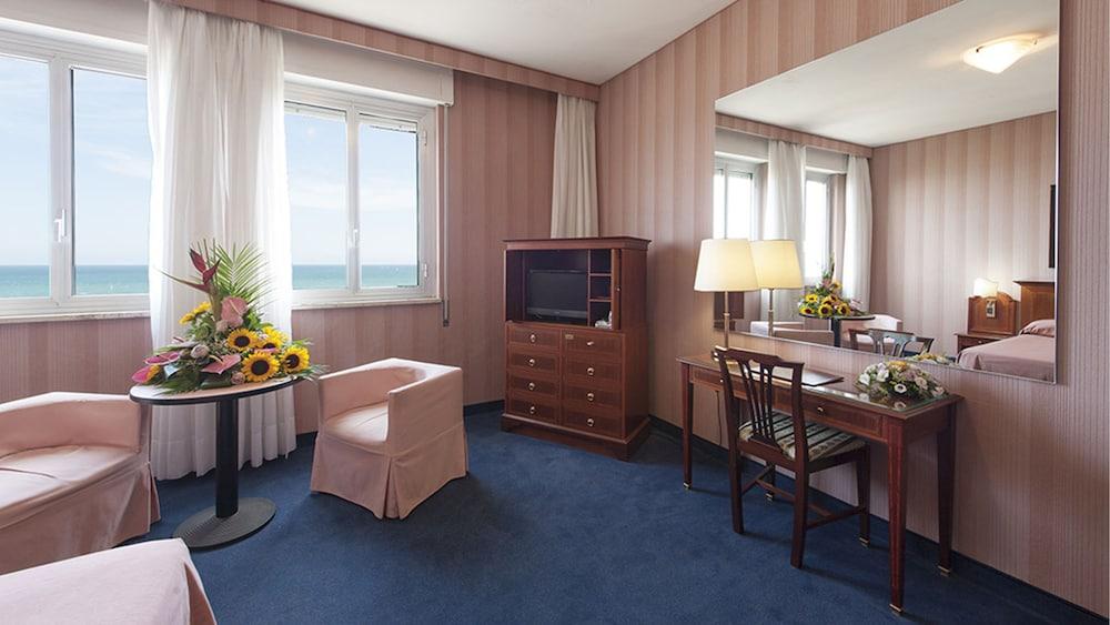 Hotel Esplanade Пескара Экстерьер фото