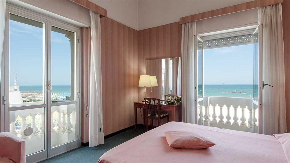 Hotel Esplanade Пескара Экстерьер фото