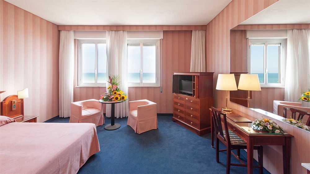 Hotel Esplanade Пескара Экстерьер фото